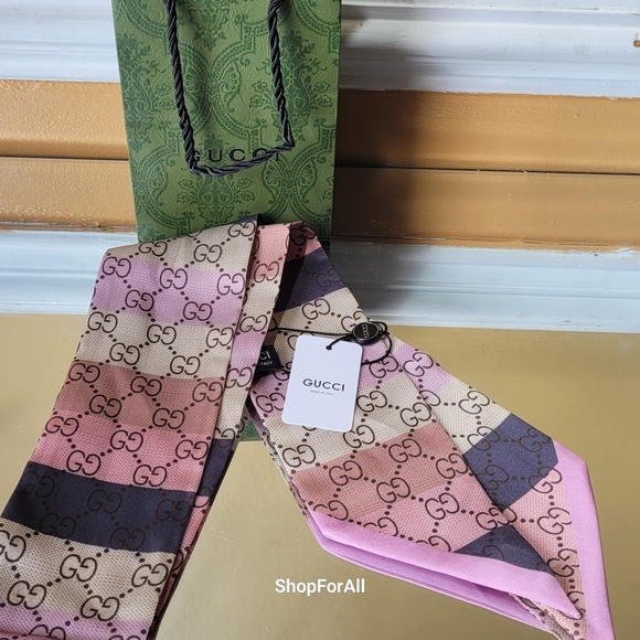 Gucci Pink and Beige GG Logo Scarf - Picture 1 of 6